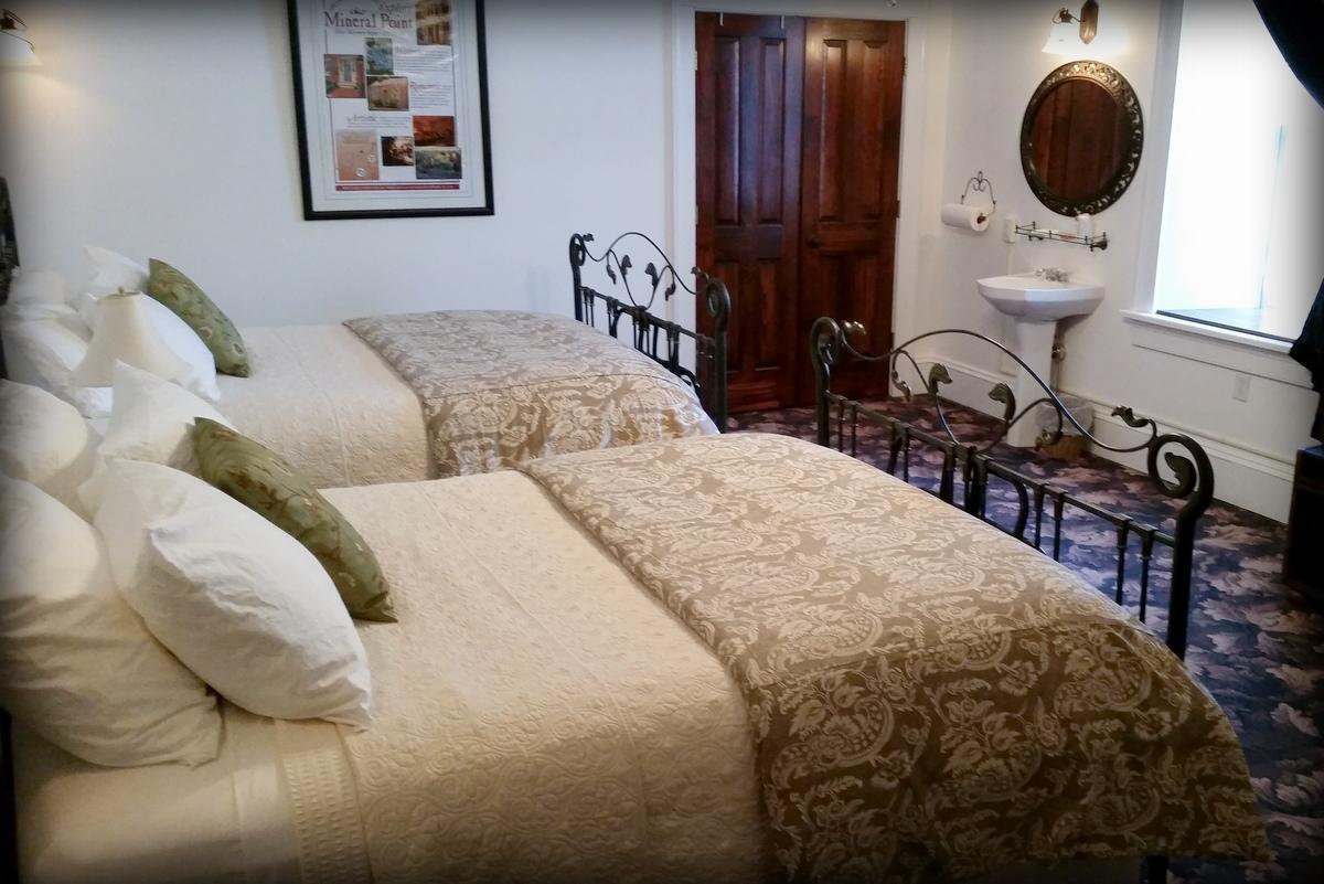 Mineral Point Hotel Ngoại thất bức ảnh